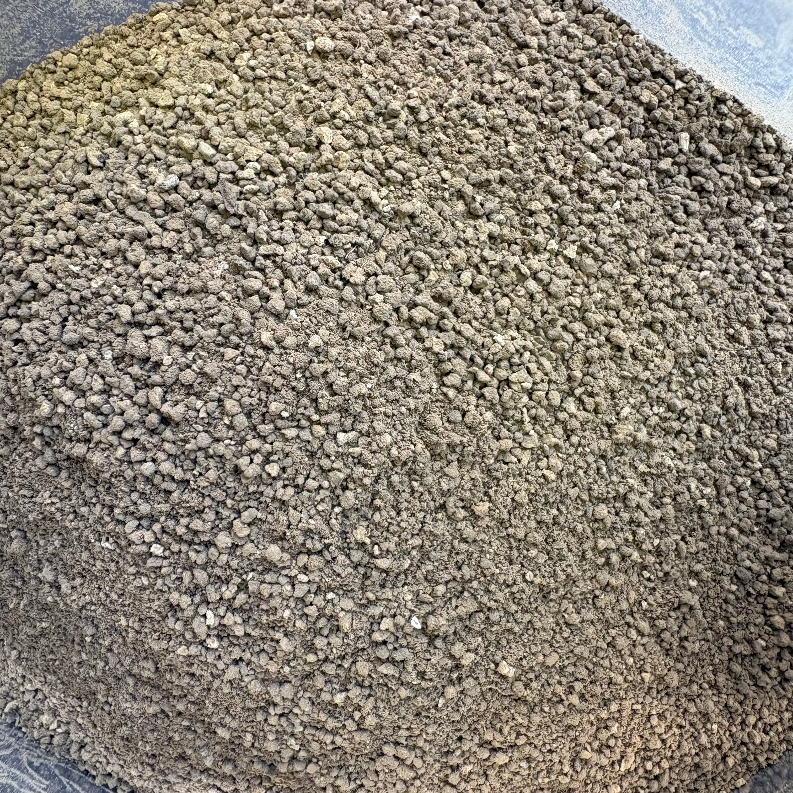 Akadama fines/dust for bonsai slab plantings.  Use as muck or as keto soil component for kokedama moss balls.